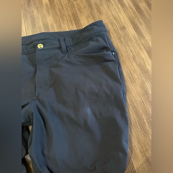 Lululemon ABC Pant Classic *34"
Melanite
M5426S Warpstreme
Size 32 - Picture 4 of 10